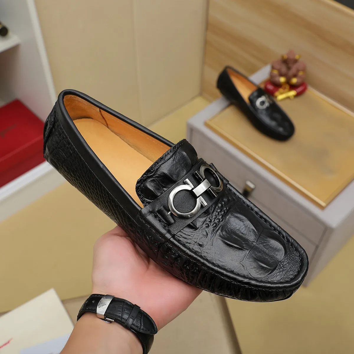 Men's shoes 💰360 🕷🕷【Ferragamo】Ferragamo Popular fashionable casual slip-on shoes🇨🇳Official website counter 1:1 production, original mold opening💯Good quality visible, imported high-end first-layer calfskin, luxurious pigskin lining🌿Very clear texture, high-quality waterproof, non-slip and wear-resistant outsole🎋High quality and low price, truly handmade🍓Color, code number 38-45